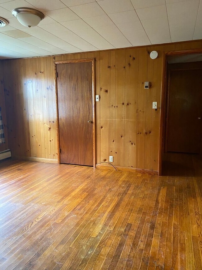 Building Photo - 20433 Amberson Rd