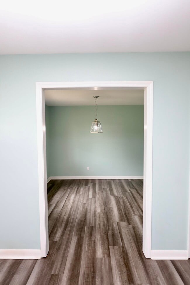 Building Photo - 807 N Guignard Dr
