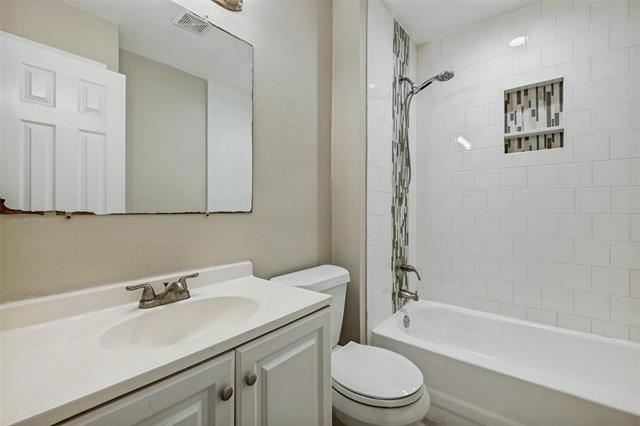 Building Photo - 717 Willowbrook Dr