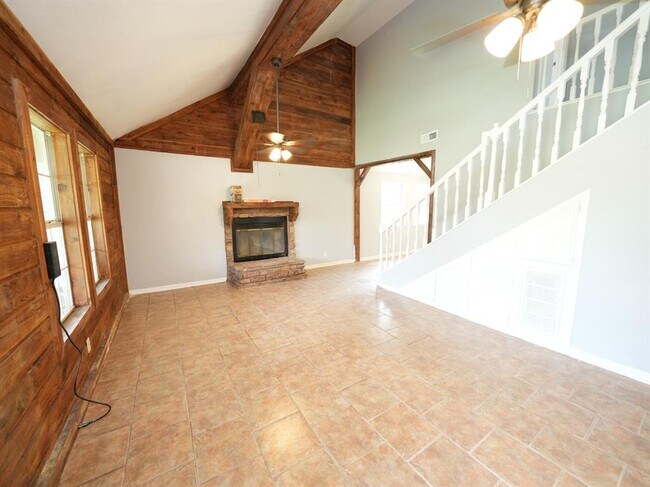 Building Photo - 625 Waugh Way