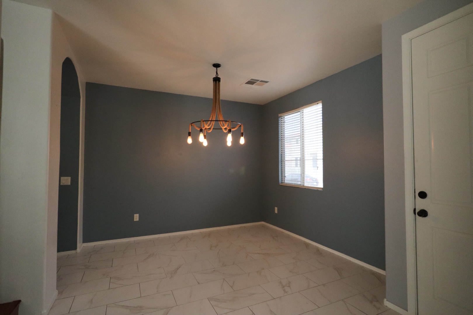 Building Photo - 207 E Mountain Sage Dr