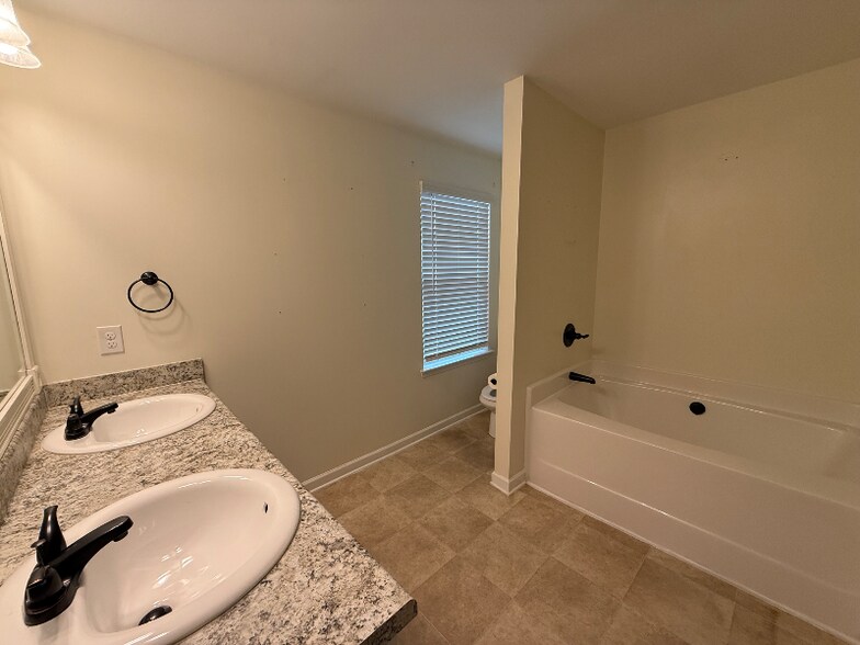 Building Photo - 1050 Mcconaughy Ct