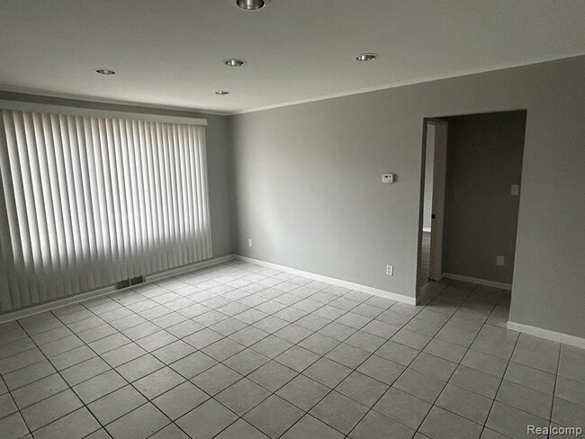 Building Photo - 12871 Saratoga St