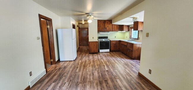 Building Photo - 226 N High Bridge Rd