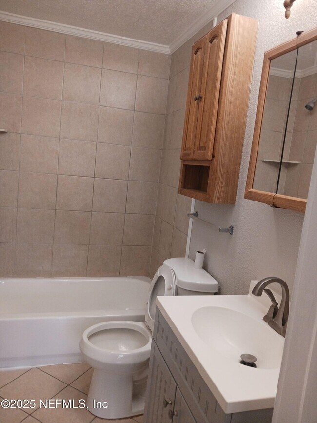 Building Photo - 110 E 15th St