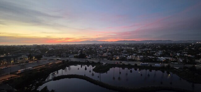 Building Photo - 4265 Marina City Dr