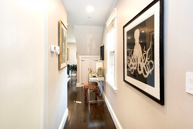 Building Photo - 108-110-110 Elm St