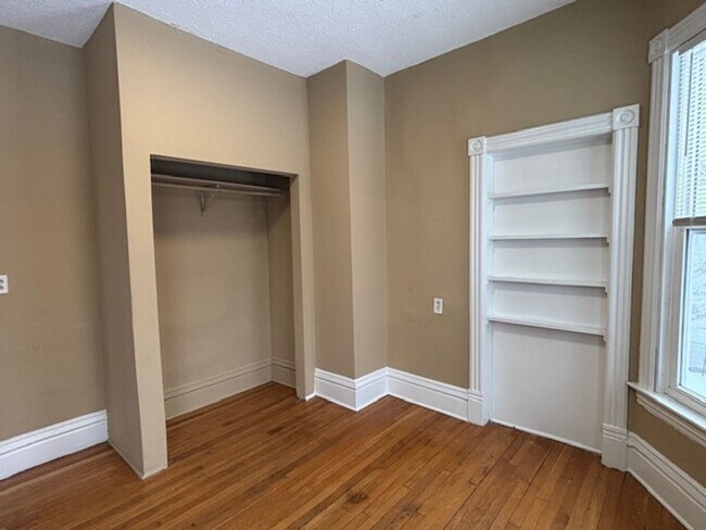 Building Photo - 548 Minnehaha Ave E