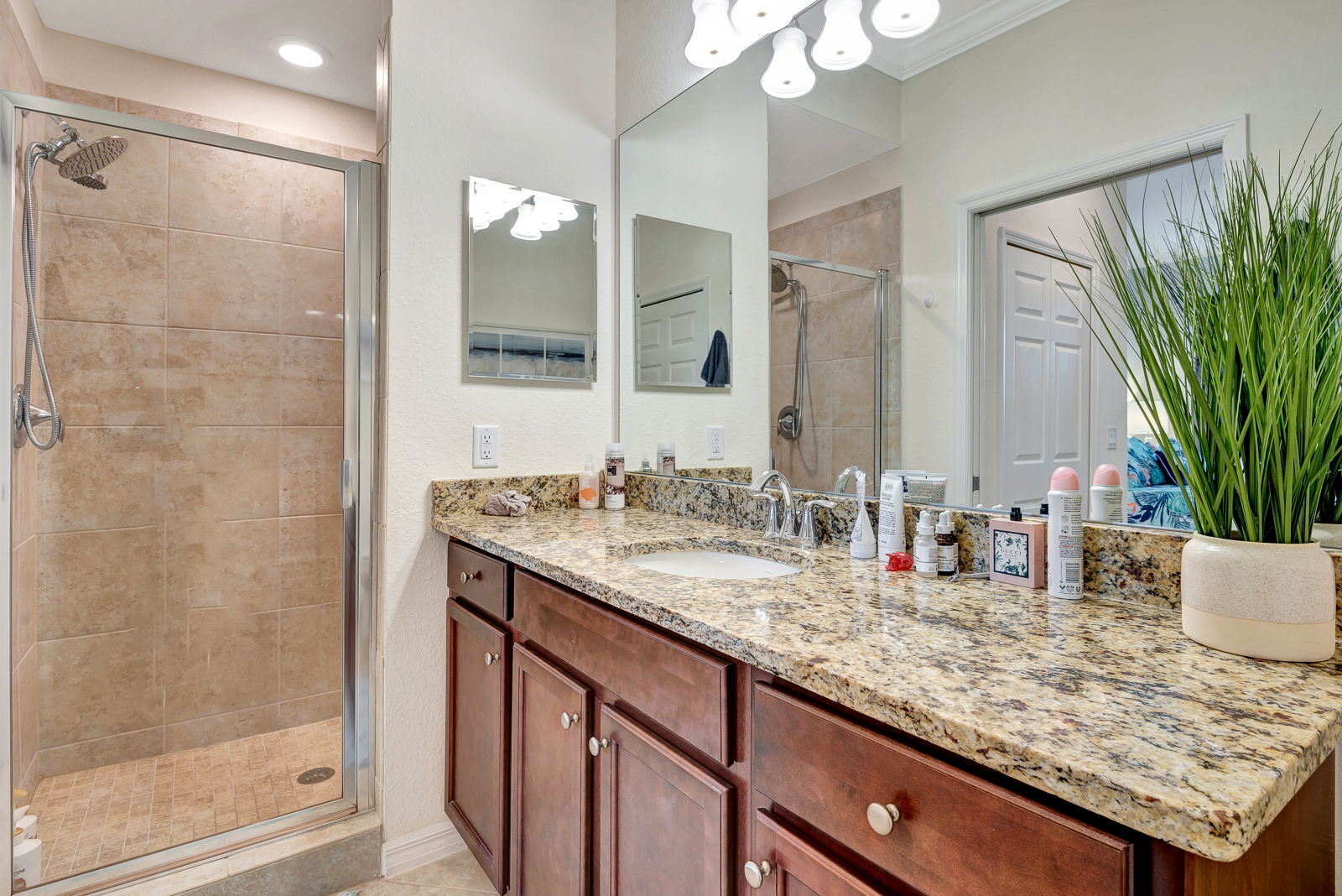 Building Photo - 16706 Vardon Ter