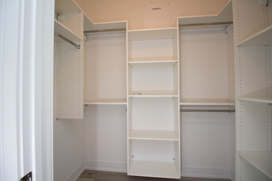 Building Photo - 1554 N Talman Ave