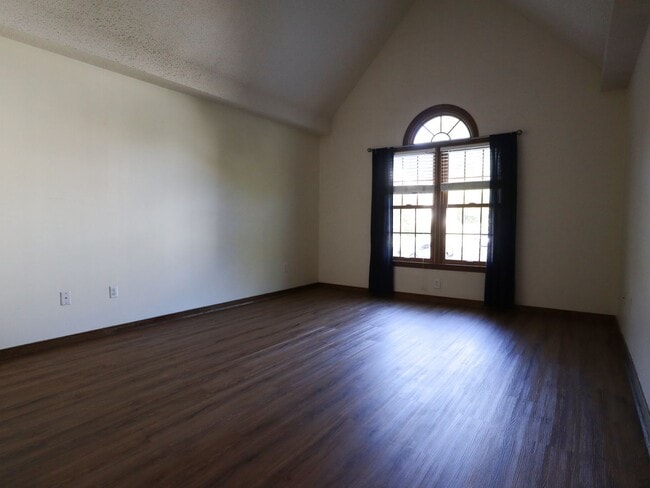 Building Photo - 4-Bedroom Home on Quiet Cul-de-Sac - Must See