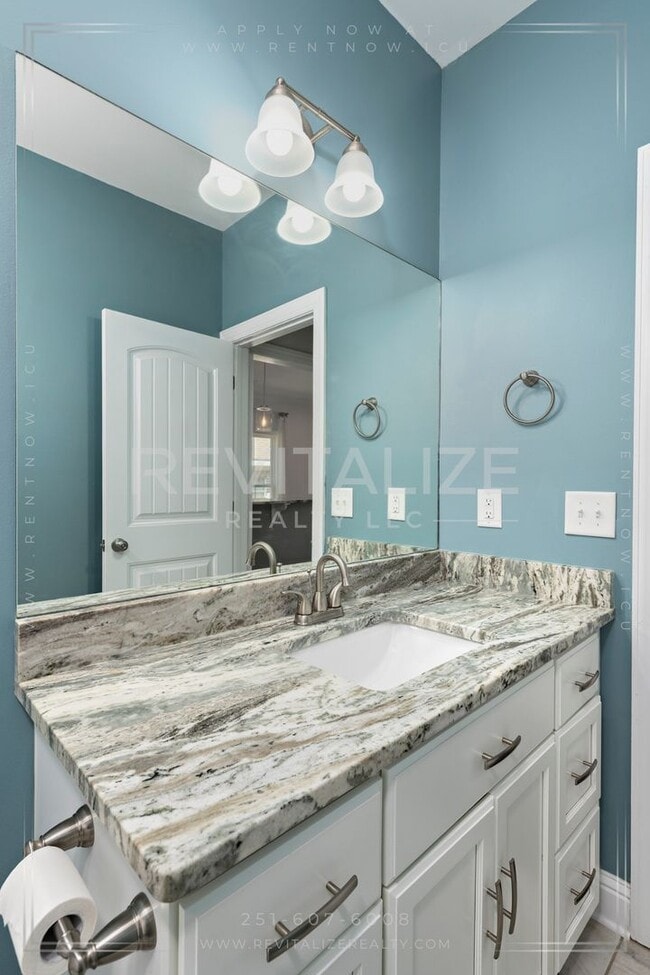 Building Photo - Modern Comfort Meets Luxury Living in Mobile