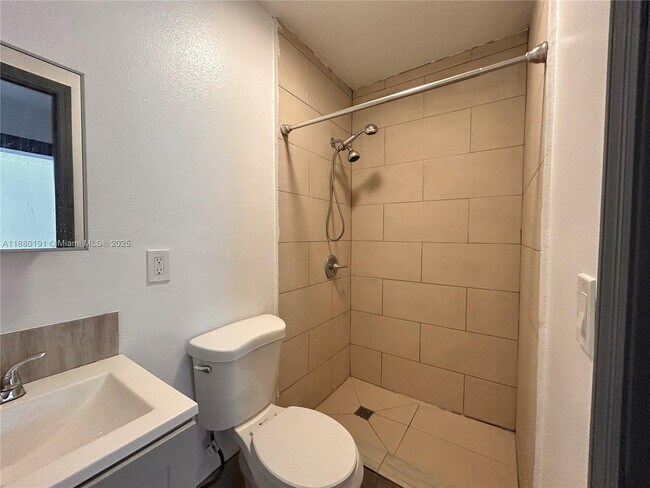 Building Photo - 1928 Wilson St