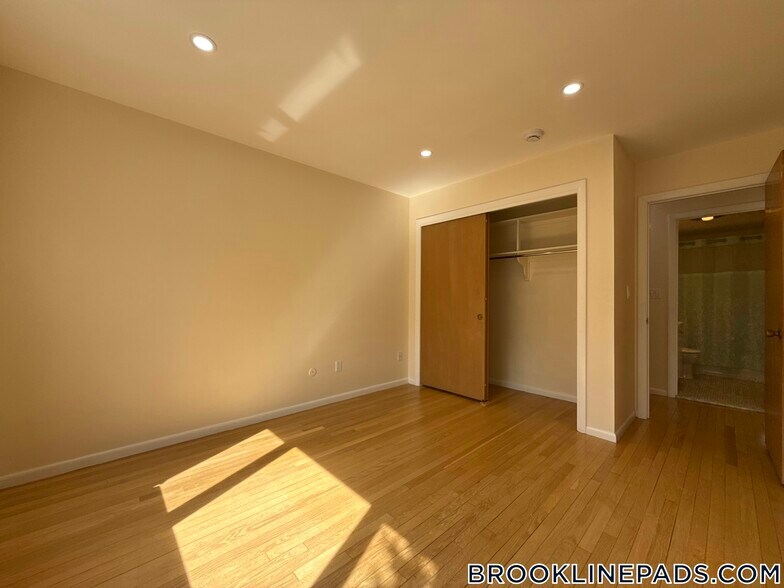 Building Photo - 35 Vernon St