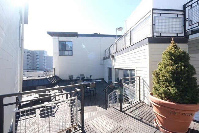 Building Photo - 12 Stoneholm St