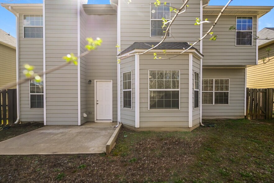Building Photo - 692 Emporia Loop