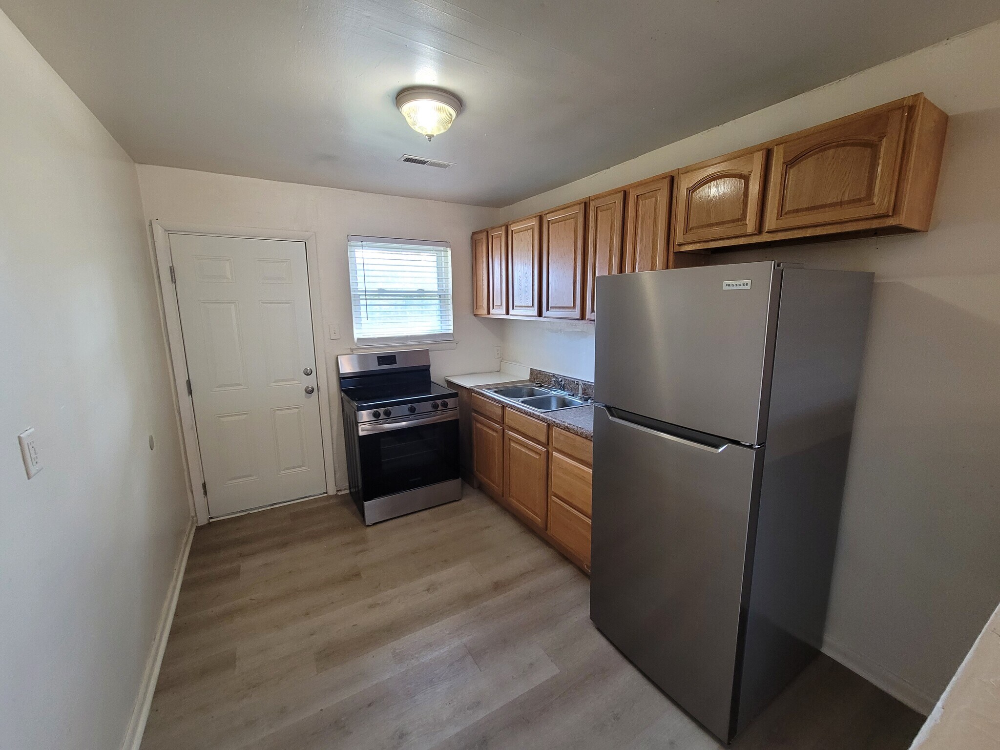 Building Photo - 612 N Kelly St