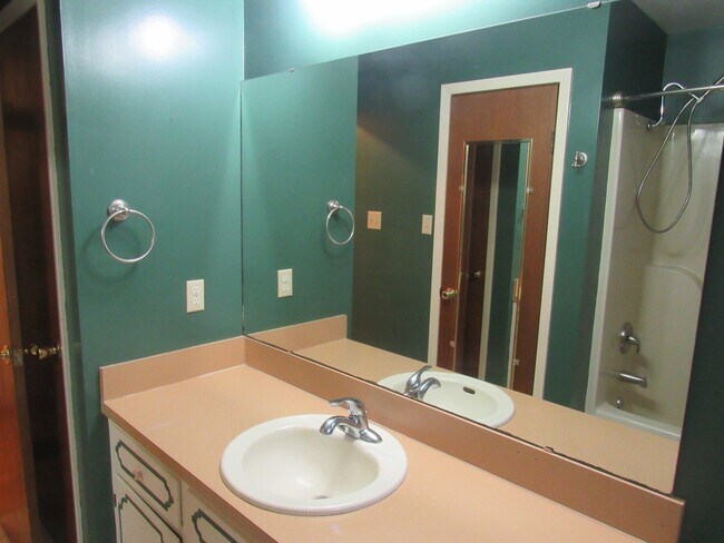 Building Photo - Questions call Peggy Goodman 501 676 1758