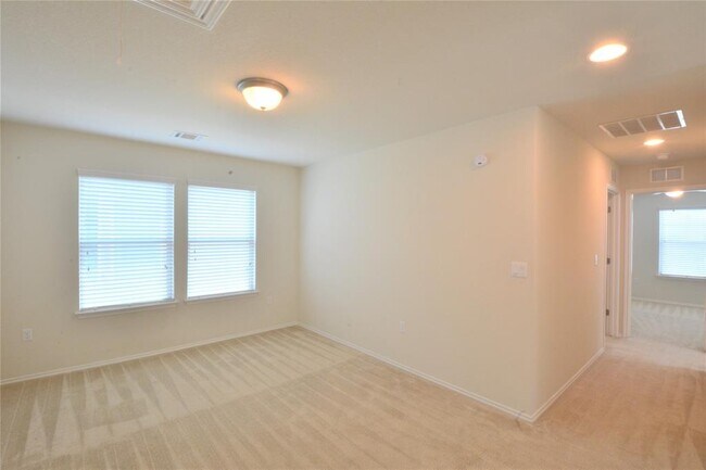 Building Photo - 13915 Osmarea Dr