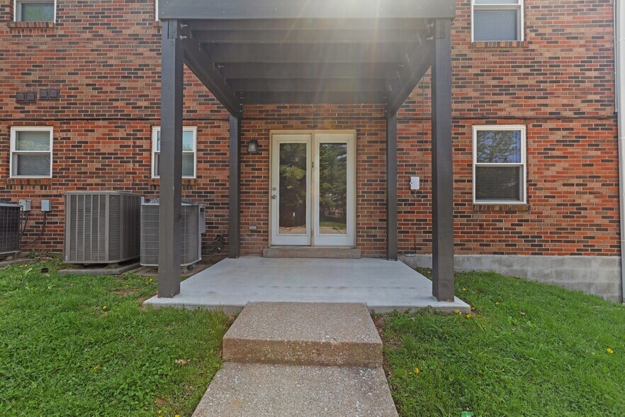 WalkOut Patio - 413 Lenney Dr