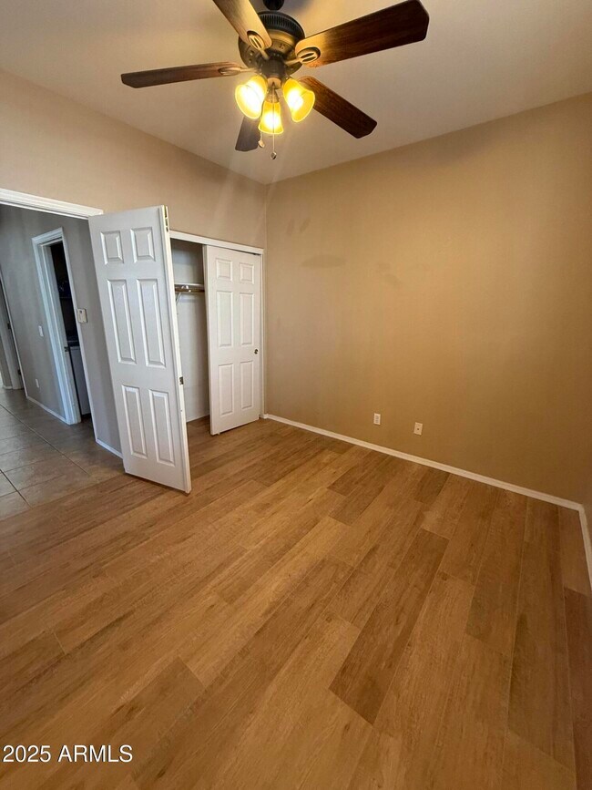 Building Photo - 1269 E Iris Dr