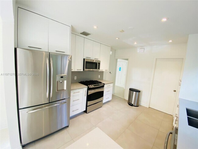 Building Photo - 8959 Dickens Ave