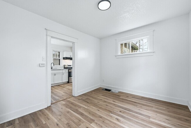 Building Photo - Updated 3BR with Fresh Finishes