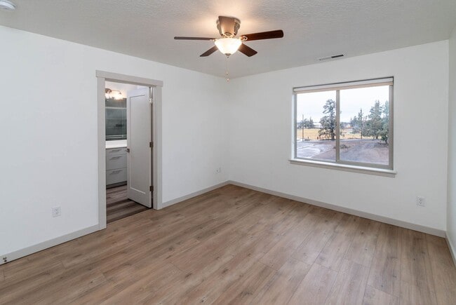 Building Photo - Beautiful Home in Highly Desired NW Redmond Neighborhood