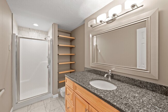 Building Photo - 48 Pointe Rok Dr