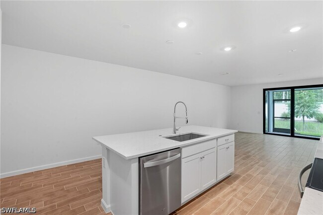 Building Photo - 27881 Radiant Ct