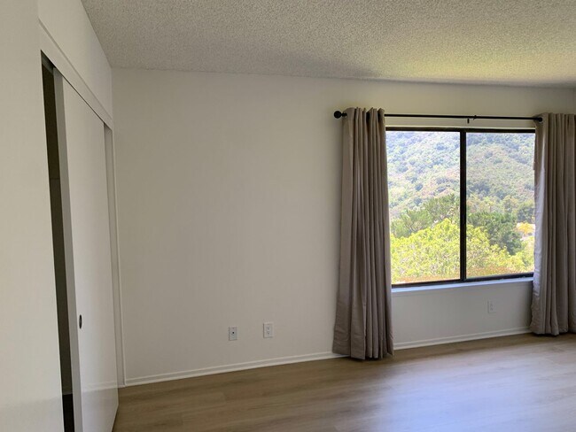 Building Photo - Beautiful, Spacious, 4 bed 2.5 bath home nestled in the Serene, breathtaking Hills of Pacific Pal...