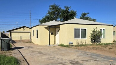 Building Photo - 1710 S 11th Ave