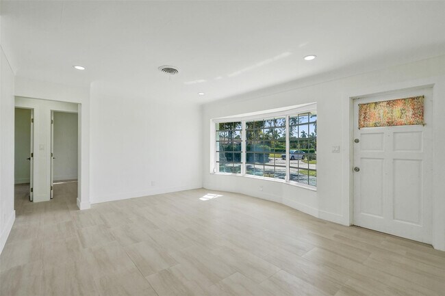 Building Photo - 4200 NE 15th Ave