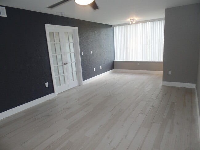 Building Photo - 2851 N Oakland Forest Dr
