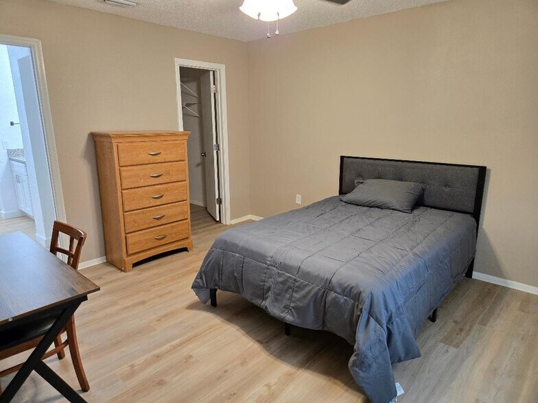 Primary Photo - 1560 7th Ave