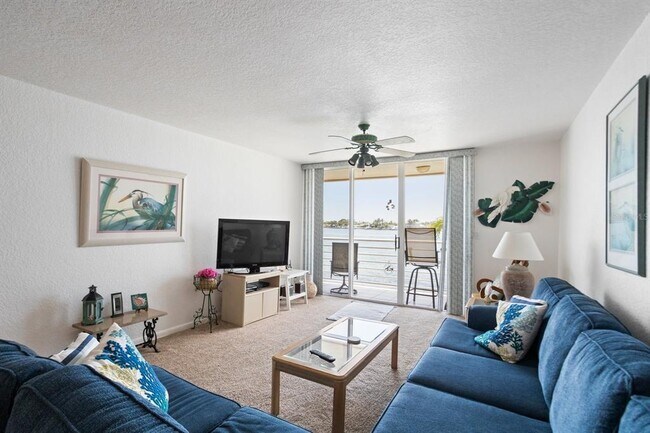 Building Photo - 6093 Bahia Del Mar Cir N
