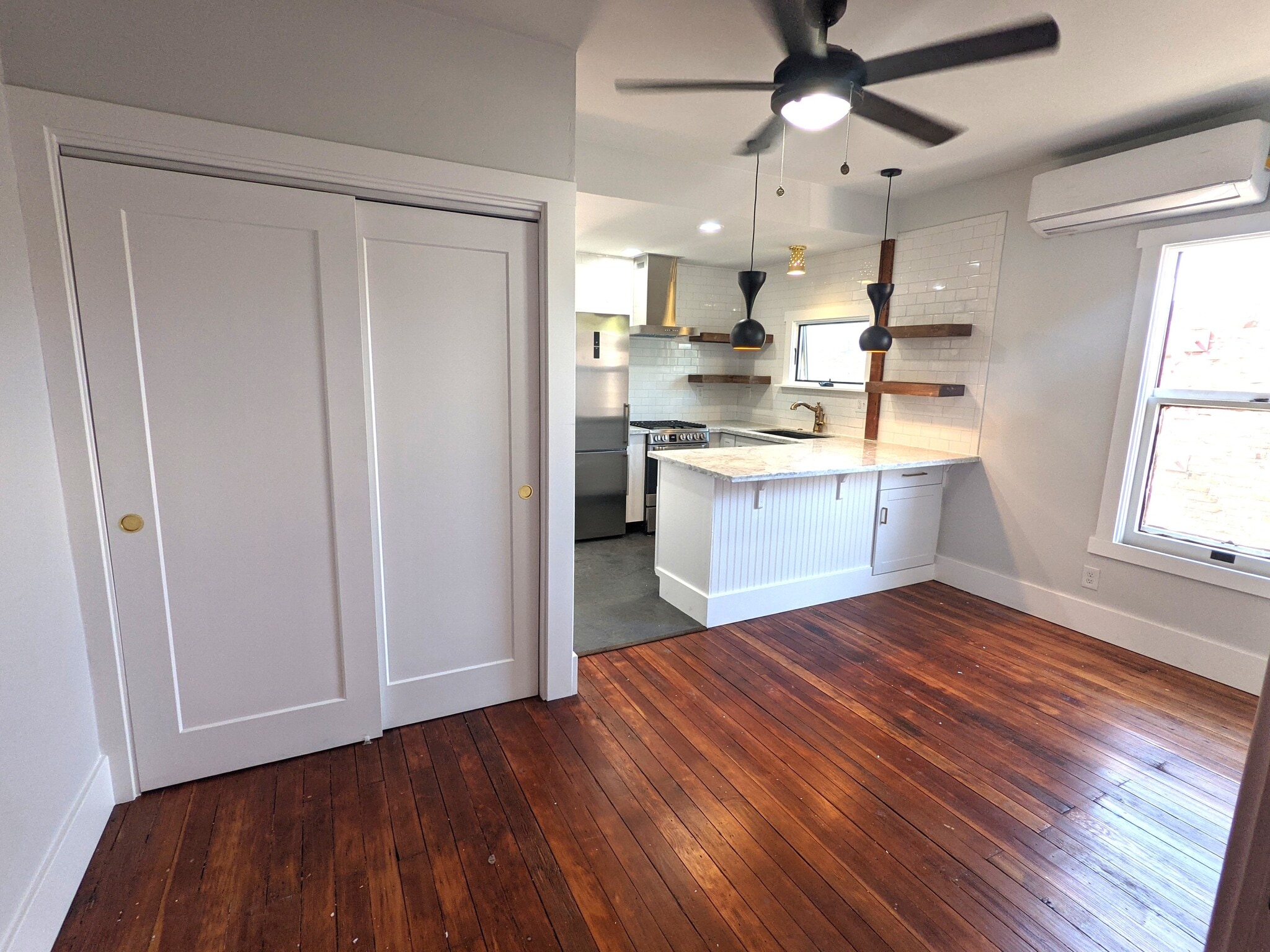 living room/kitchen - 3554 4th Ave