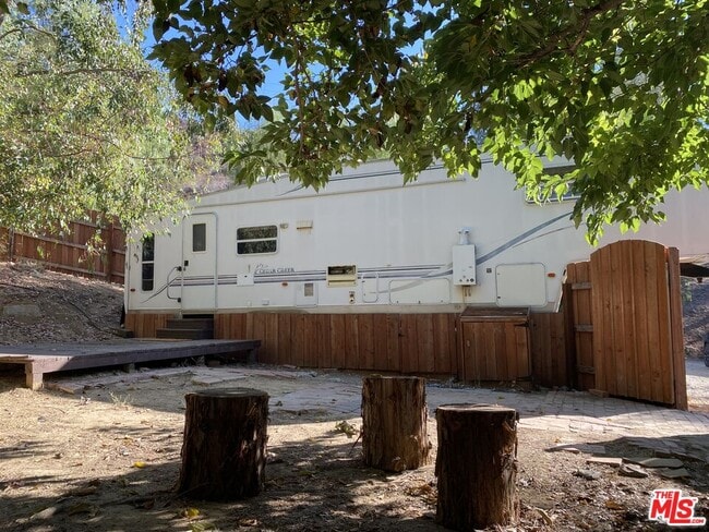 Building Photo - 2442 Old Topanga Canyon Rd