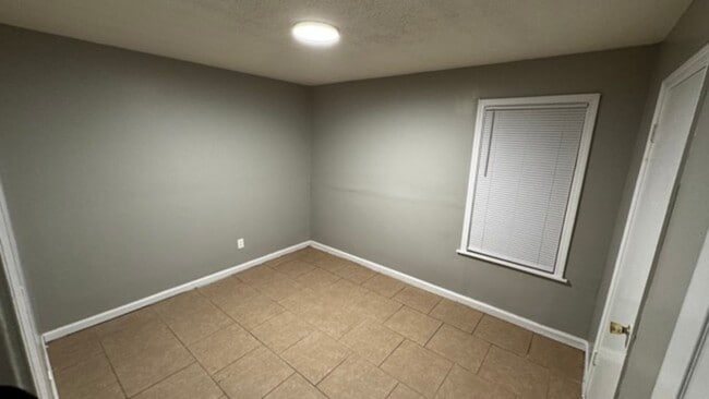 Building Photo - 1496 Oakwood St