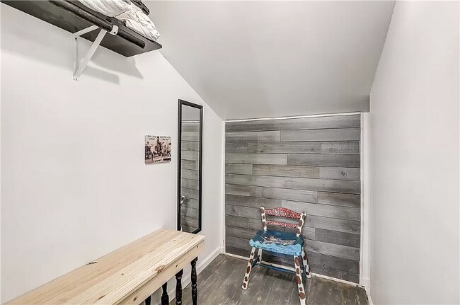 Building Photo - 1312 N Verne St