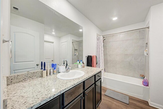 Building Photo - 132 Maywood Ln