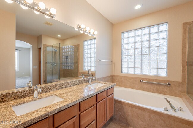 Building Photo - 1738 W Glenhaven Dr