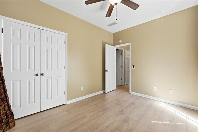 Building Photo - 726 Gardenside Cir SE