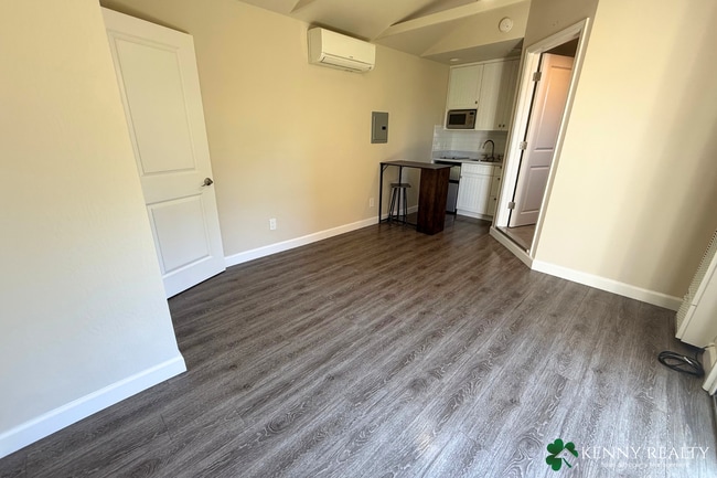 Building Photo - 3 Bedroom, 2 Bathroom (Main House + ADU) -...