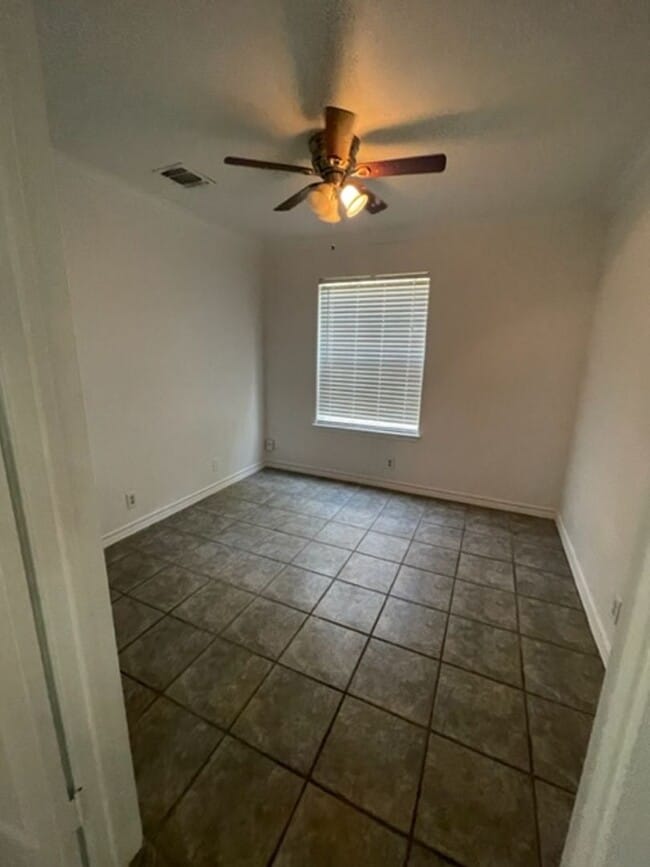 Building Photo - Move In Special! Beautiful 4-Bedroom, 2-Ba...