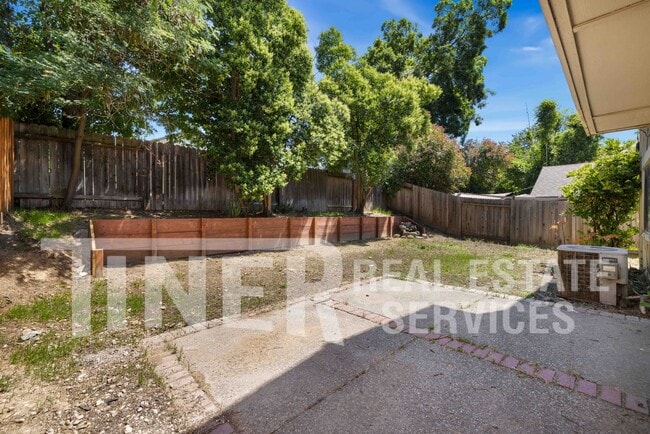 Building Photo - 8242 Scrub Oak Way