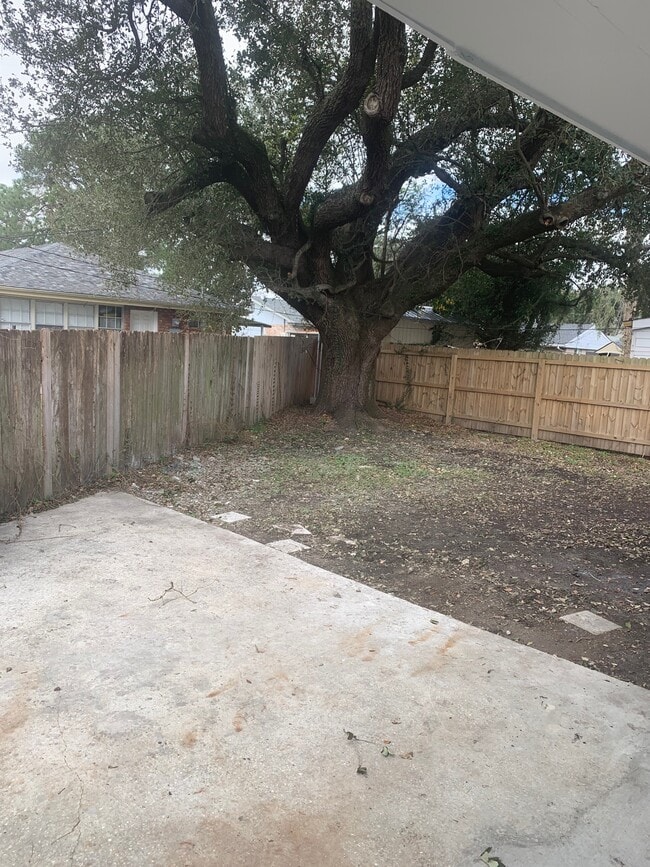 Building Photo - 3300 Bissonet Dr