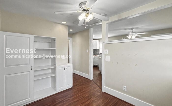 Building Photo - 203 W Lobit Ave