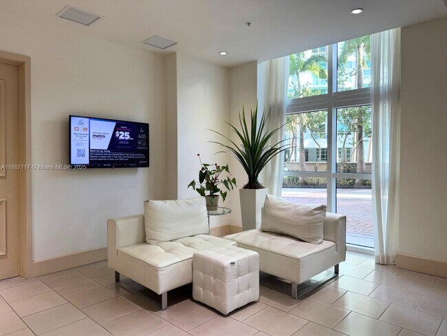 Building Photo - 2000 N Bayshore Dr