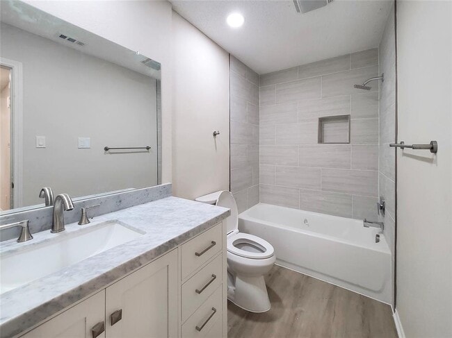 Building Photo - 9512 Meadowheath Dr